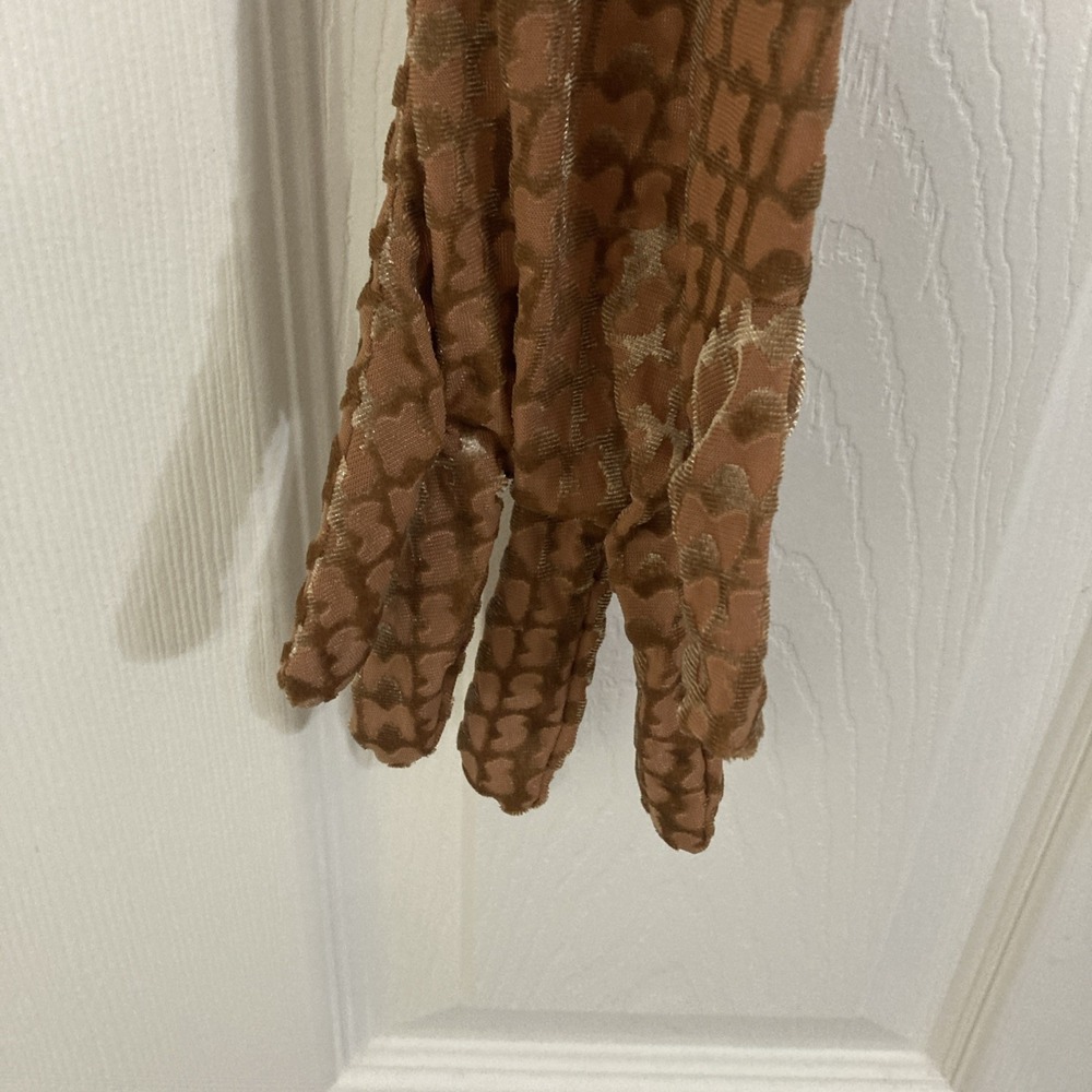 NWT SKIMS Chai Brown Velvet Monogram Long Gloves Women's Small M - Picture 4 of 4